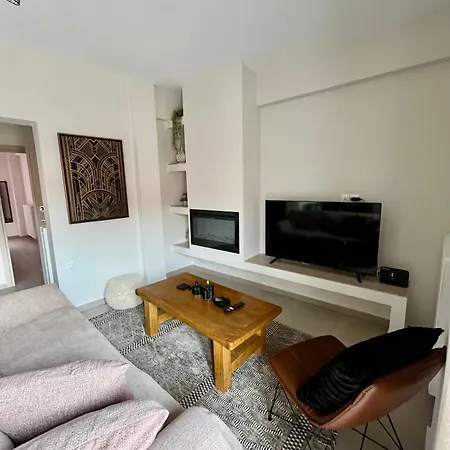 Mountain Retreat I - アパート Karpenísion